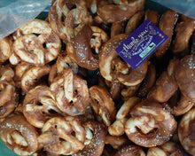 Load image into Gallery viewer, Duck Pretzel